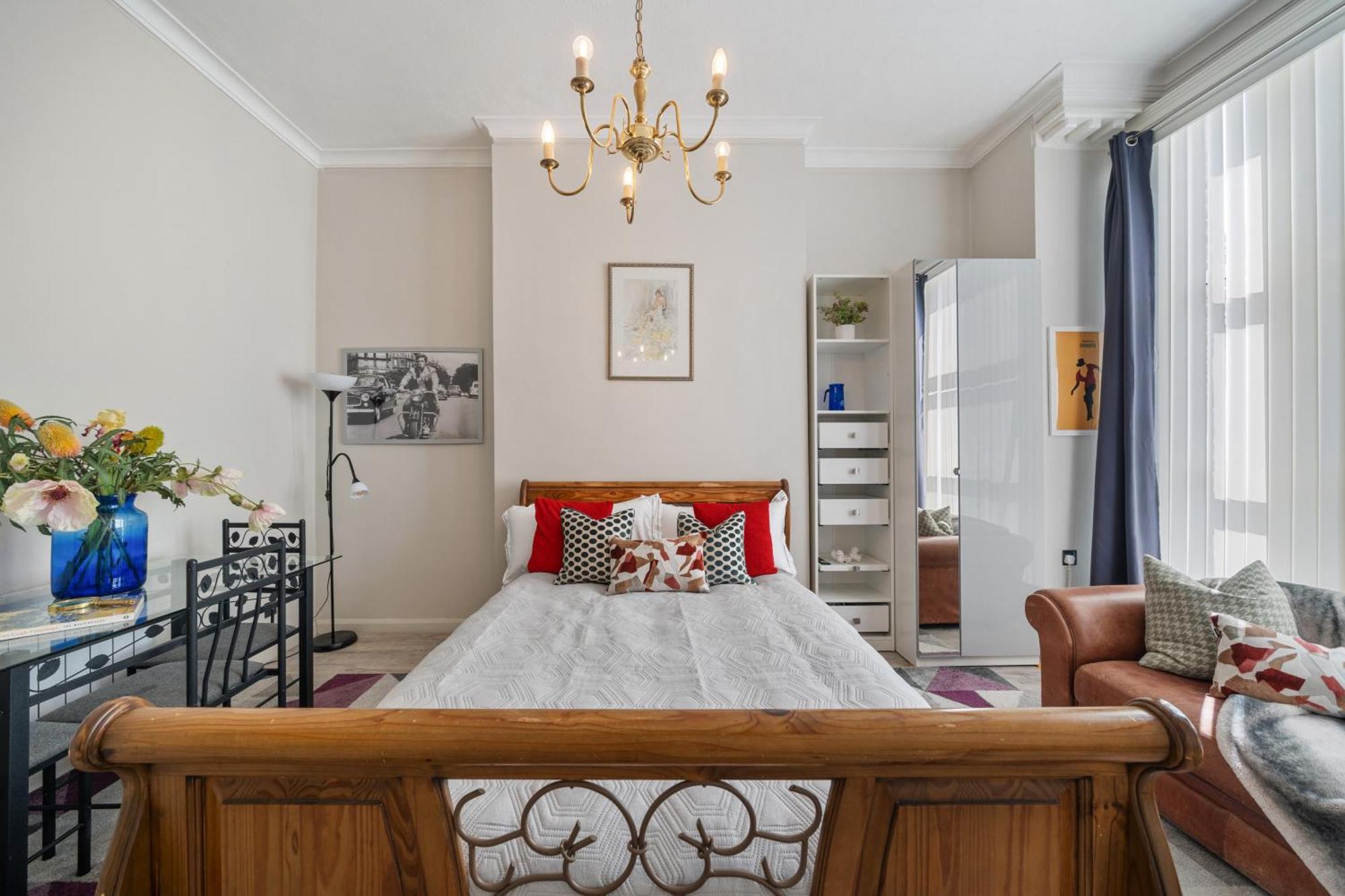 Modern Studio Apartment Лондон Екстериор снимка