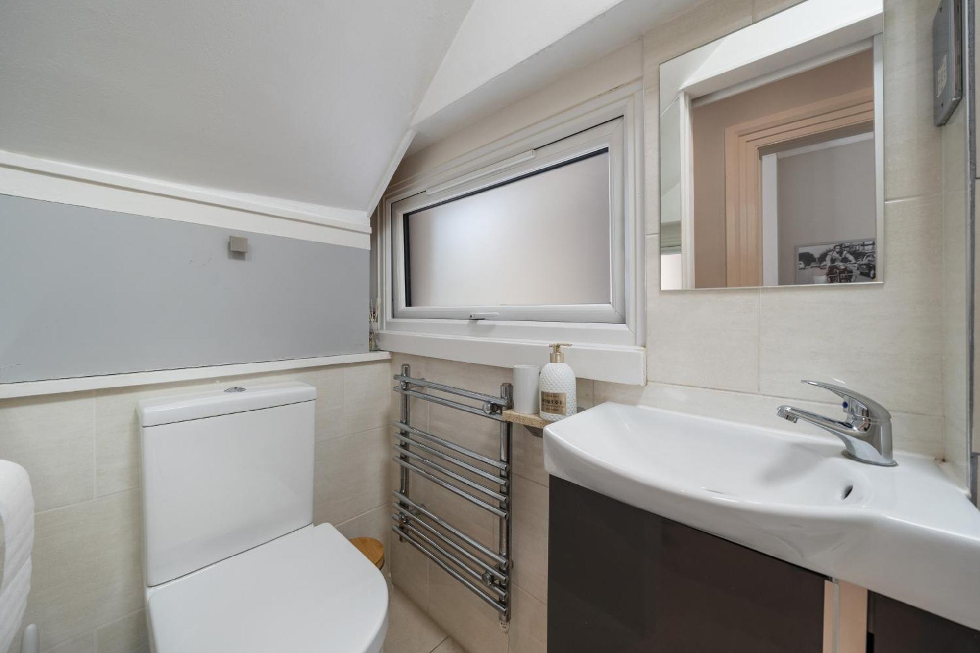 Modern Studio Apartment Лондон Екстериор снимка